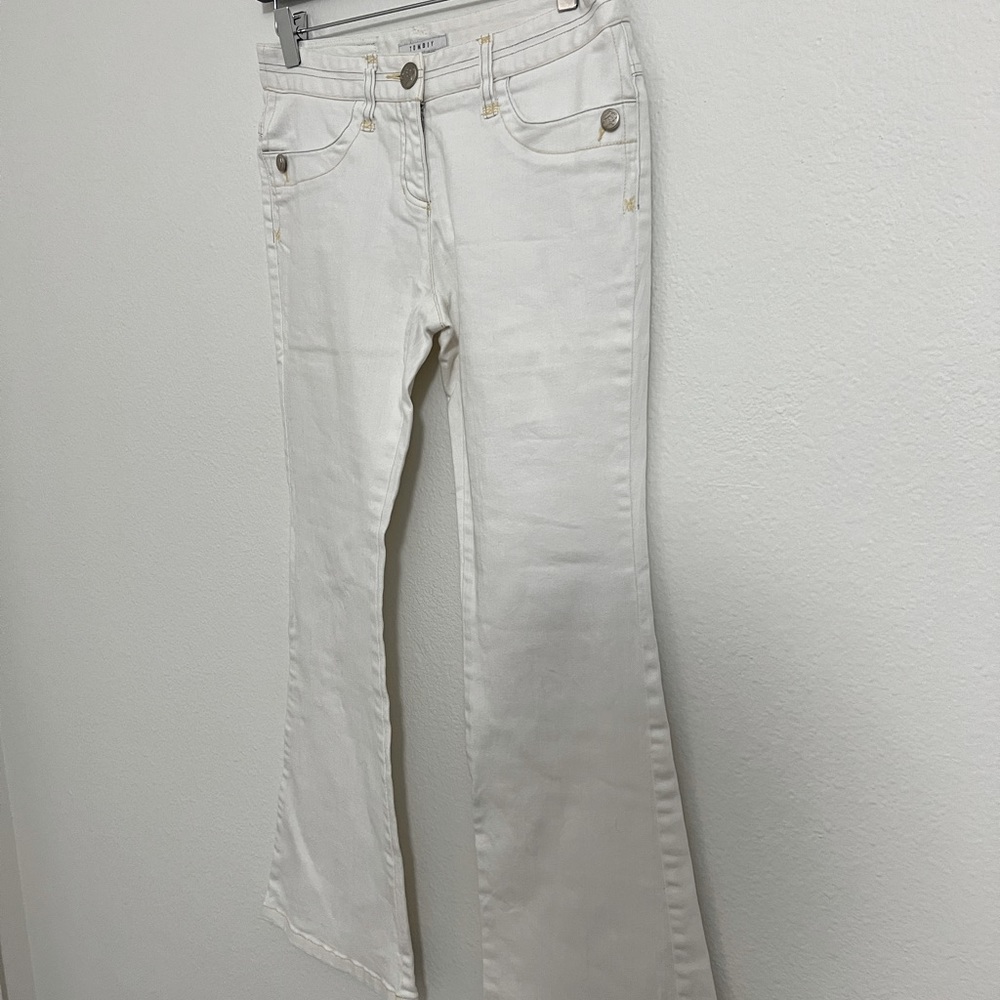 Tomboy white jeans with yellow stitched